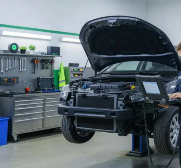 Poste de diagnostic à distance Vertoxxa connecté à un véhicule dans un atelier